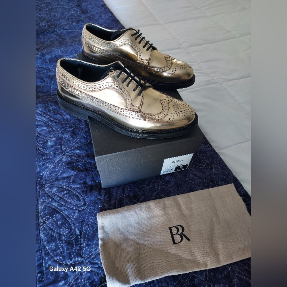 NIB Banana Republic gold leather oxfords,  size 8, made in Portugal - Picture 6 of 16